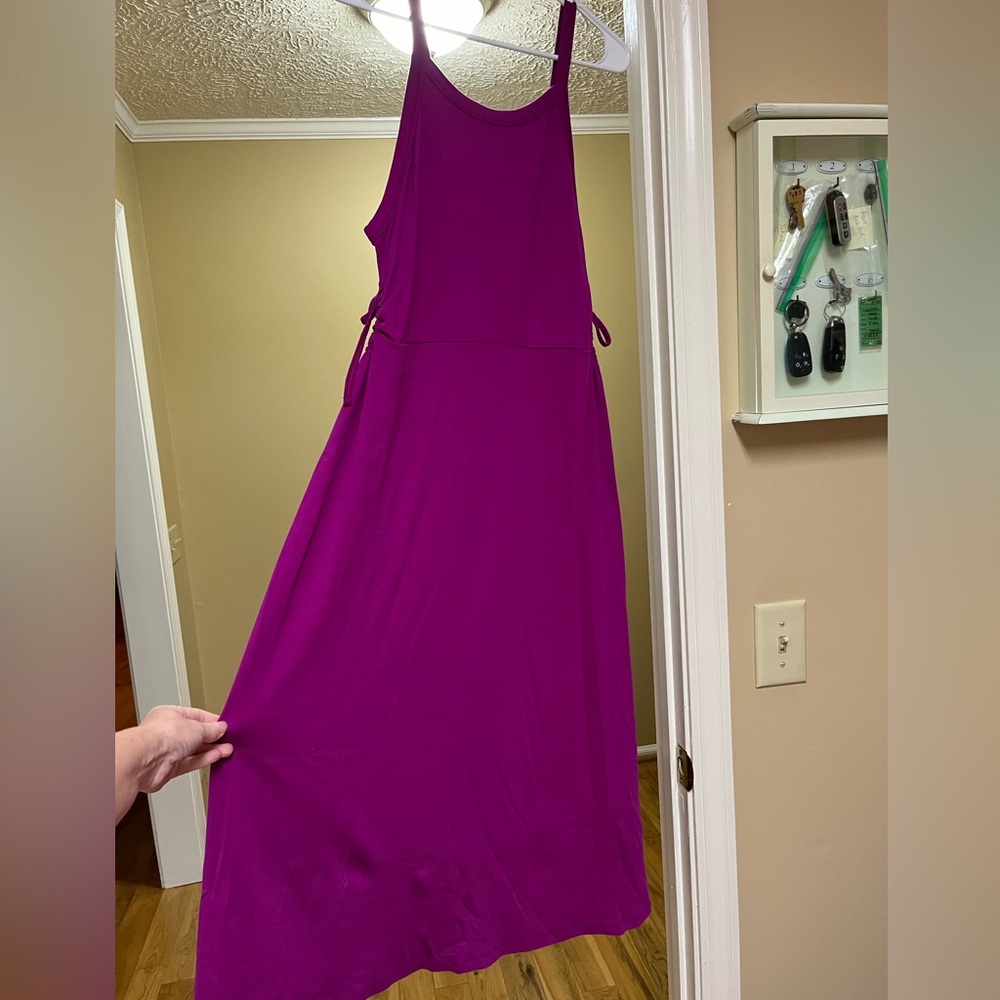 Fuchsia, long dress with sides open that tie. Size large.